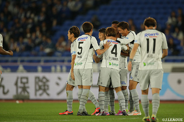 途中出場の藤本 淳吾がハーフウェイライン付近からのロングシュートを沈め、Ｇ大阪が先制！【明治安田Ｊ１ 第14節 横浜FMvsＧ大阪】