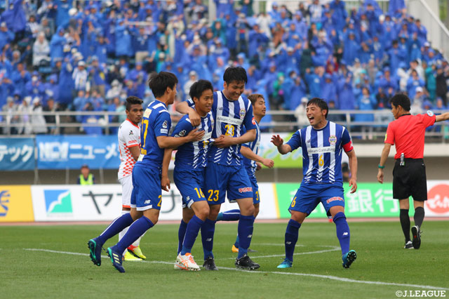 CKのこぼれ球を小林 成豪（山形/#16）が蹴り込み同点ゴールをゲット！【明治安田Ｊ２ 第14節 山形vs大宮】