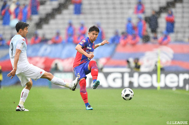 太田 宏介（FC東京）は味方選手に絶妙なクロスを供給するも得点には繋がらず【明治安田Ｊ１ FC東京vs札幌】
