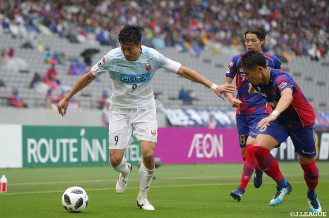 チームトップの5得点を挙げている都倉 賢（札幌）に対しFC東京は厳しくマークした【明治安田Ｊ１ FC東京vs札幌】