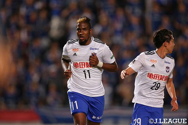 ターレス（新潟）がワントラップから豪快なシュートを叩き込み、新潟が前半のうちに追いつく！【ルヴァンカップ GS 第6節 横浜FMvs新潟】