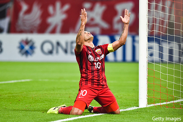 ファーストレグで不在だったフッキが鹿島の脅威となり、2得点を許した【ACL ラウンド16 第2戦上海上港vs鹿島】