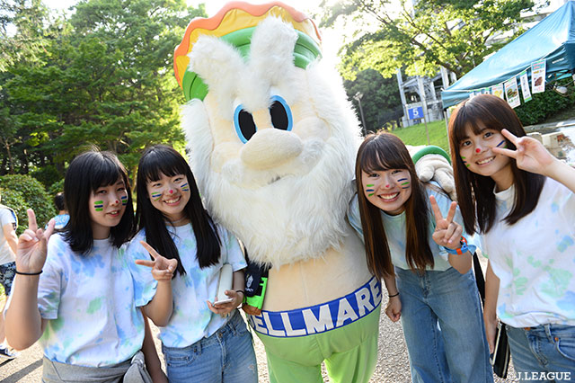 産能大の学生さんによるフェイスペイントをして応援！【明治安田Ｊ１ 第15節 湘南vs磐田】