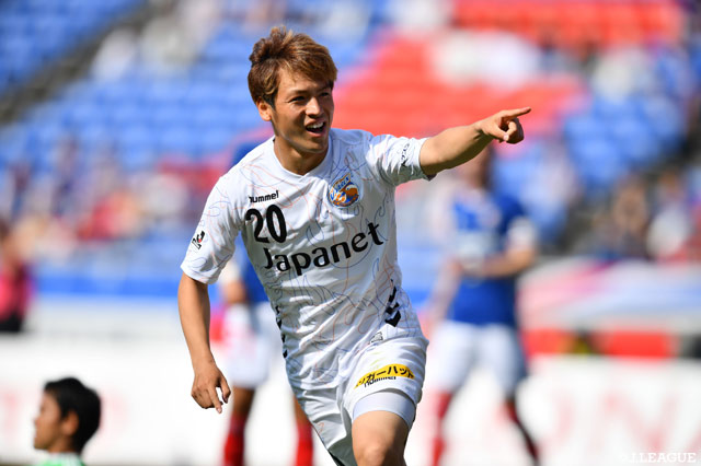 1-1の引き分けのまま迎えた後半2分、敵陣深い位置でのパス交換からシュートチャンスを作り出すと、最後は相手GKが弾いたボールを中村 慶太（長崎）が押し込んみ勝ち越しに成功！【明治安田Ｊ１ 第15節 横浜FMvs長崎】