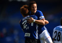 同点ゴールと勝ち越しゴールの2ゴールを立て続けに決めた仲川 輝人（横浜FM/右）【明治安田Ｊ１ 第15節 横浜FMvs長崎】