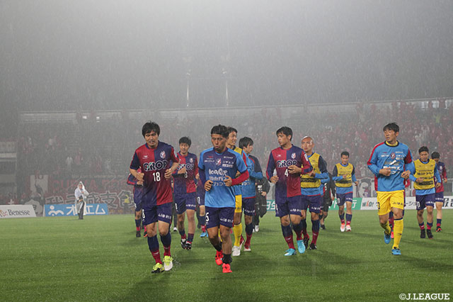 雷雨の影響により試合は中止に。1点のビハインドから試合を再開することが決定したが、岡山にとって恵みの雨となるのだろうか【明治安田Ｊ２ 第15節 岡山vs東京Ｖ ※5/18】