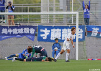 後方からのパスに反応した才藤 龍治（富山）が右足を振り抜いて勝ち越しゴールを決めた。試合は3-2で富山が勝利【明治安田Ｊ３ 第11節 鳥取vs富山】