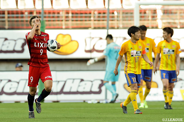 安部のヘディングでの落としを鈴木 優磨が落ち着いて流し込み鹿島が1点を返す【明治安田Ｊ１ 第15節 鹿島vs仙台】