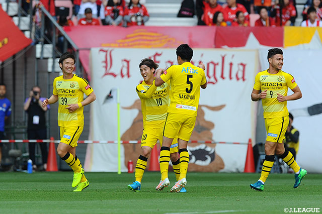 こぼれ球に反応した江坂 任のシュートが決まり、アウェイの柏が先制！【明治安田Ｊ１ 第15節 名古屋vs柏】