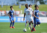 ダブルボランチの一角を担ったニウド（福島）。シュートを放つなど攻守に存在感を発揮【明治安田Ｊ３ 第11節 沼津vs福島】