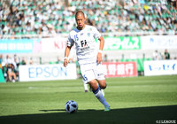 先発の森本 貴幸（福岡）は得点を挙げられないまま73分に途中交代した【明治安田Ｊ２ 第15節 松本vs福岡】