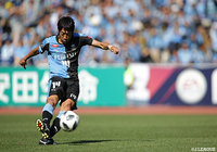 ペナルティエリア手前からのFKを中村 憲剛が直接沈め、川崎Ｆが幸先よく先制点をゲット！【明治安田Ｊ１ 第15節 川崎Ｆvs清水】