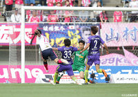 ディフェンスラインの裏に走り込んだ高木 俊幸が冷静に流し込み、Ｃ大阪が均衡を破る【明治安田Ｊ１ 第15節 広島vsＣ大阪】