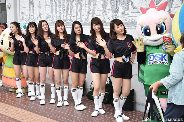 ギッフィーと大人のダンスチアチーム