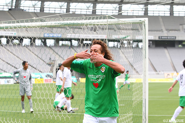 闘病中の藤川 孝幸さん激励マッチでラモス 瑠偉さんがゴール！投げキッスのパフォーマンス！【明治安田Ｊ２ 第16節 東京Ｖvs愛媛】