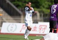 レアンドロ ドミンゲスがイバからのクロスをダイレクトであわせ、横浜FCが均衡を破る！【明治安田Ｊ２ 第16節 京都vs横浜FC】