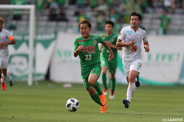 持ち前のスピードを活かし、前線にボールを運ぶ渡辺 皓太（東京Ｖ）【明治安田Ｊ２ 第16節 東京Ｖvs愛媛】