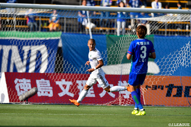 セルジーニョからのスルーパスに抜け出した前田 大然が落ち着いてゴールに流し込み、松本が先制に成功【明治安田Ｊ２ 第16節 徳島vs松本】