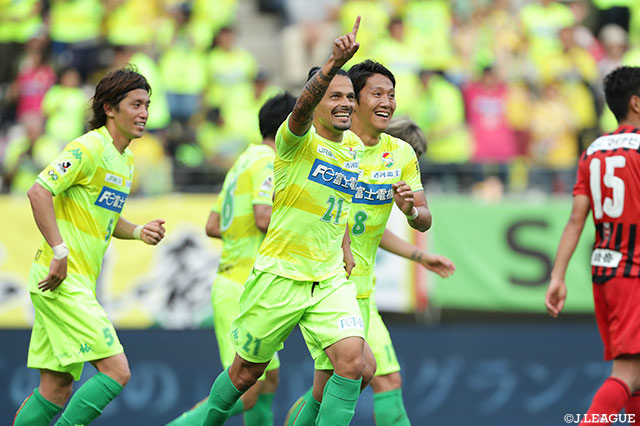 清武からのパスを受けたホルヘ サリーナス（千葉/#21）が左足を振り抜き、貴重な追加点を奪取！【明治安田Ｊ２ 第16節 千葉vs熊本】