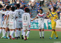 岡山は上田 康太（#14）の完璧な直接FKなど3得点を奪い、町田との上位対決を制した【明治安田Ｊ２ 第16節 町田vs岡山】