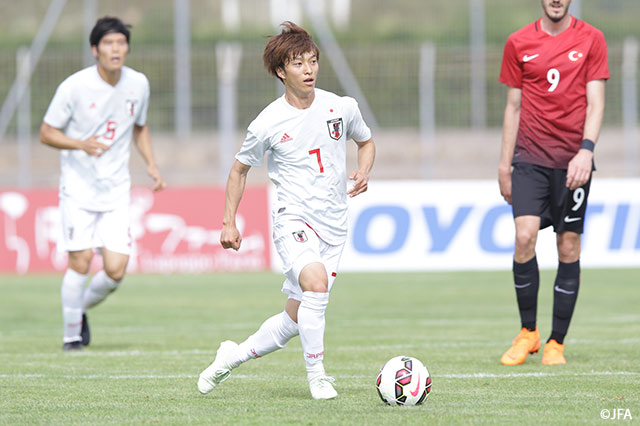 前線にボールを運ぶ井上 潮音（東京Ｖ）【トゥーロン国際大会 Ｕ-21日本代表vsＵ-21トルコ代表】