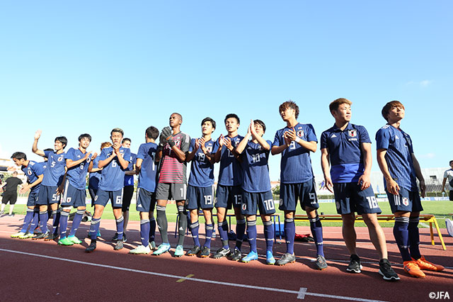 劇的な逆転勝利を収め決勝トーナメント進出へ望みを繋いだＵ-21日本代表。選手たちからは笑顔がこぼれた【トゥーロン国際大会 Ｕ-21日本vsＵ-19ポルトガル】