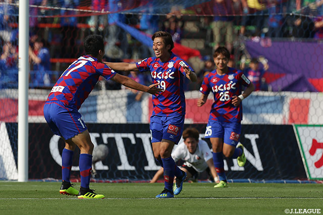 金園の落としたボールを小塚 和季が迷いなく右足を振り抜き、甲府が追加点を奪う【ルヴァンカップ プレーオフステージ　第1戦 甲府vs浦和】