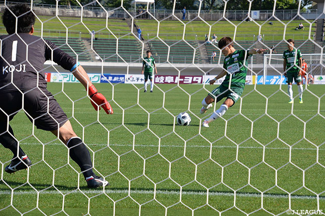 48分に得たPKを古橋 亨梧が決め、岐阜がリードを2点に広げる！【明治安田Ｊ２ 第17節 岐阜vs水戸】