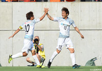 ショートコーナーからファーサイドまで流れたクロスを木島 徹也(讃岐)が頭で合わせ、アウェイの讃岐が先制【明治安田J2 第17節 大宮vs讃岐】