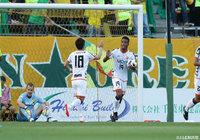 同点弾となるゴールを決めたオナイウ 阿道（山口）【明治安田Ｊ２ 第17節 千葉vs山口】