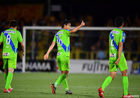 終了間際に岡本 拓也の狙いすましたシュートが決まり、湘南がリードを3点に広げる【ルヴァンカップ プレーオフステージ　第1戦 湘南vs仙台】