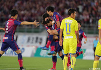 ロングスローから赤嶺の絶妙な落としを受けた武田 将平(岡山)が強烈なシュートを突き刺し、岡山が先制!【明治安田J2 第17節 岡山vs山形】