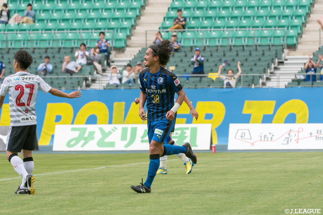 馬場 賢治の豪快なシュートが決まり大分が待望の先制点をゲット！【明治安田Ｊ２ 第17節 大分vs熊本】