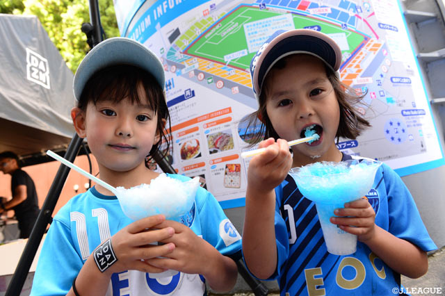 DAZN加入者限定で冷たいかき氷が食べ放題！暑い日の応援はやっぱり冷たい物がいいね♪【明治安田Ｊ２ 第17節 横浜FCvs東京Ｖ】