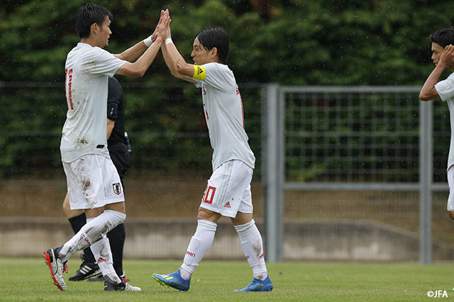 スルーパスに抜け出し、先制点を奪った三好 康児（札幌/#10）【トゥーロン国際大会 7位決定戦 Ｕ-21日本vsＵ-21トーゴ】