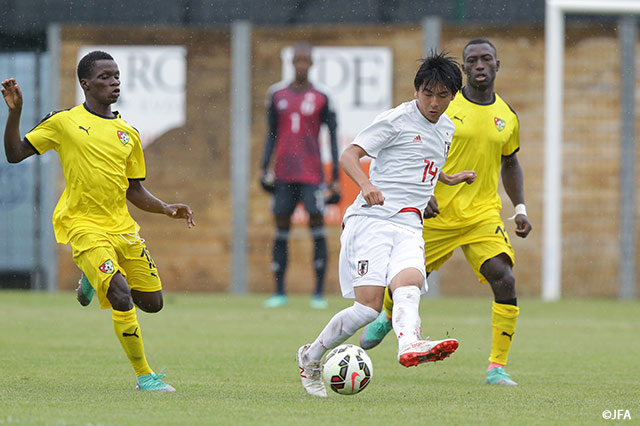 ボランチで先発出場した松本 泰志（広島）。ボールを動かし起点となり続けた【トゥーロン国際大会 7位決定戦 Ｕ-21日本vsＵ-21トーゴ】