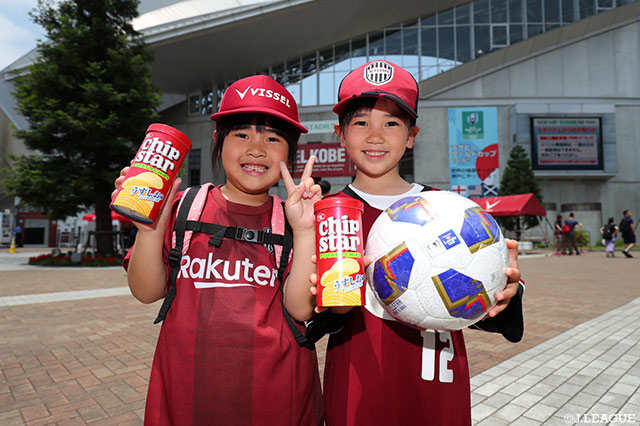 チップスターにYBCルヴァンカップ 公式試合球『テルスター18』を貰えてご満悦♪【ルヴァンカップ プレーオフステージ　第2戦 神戸vs横浜FM】