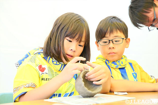 益子焼手びねり体験中！上手に作れたかな♪【明治安田Ｊ２ 第18節 栃木vs水戸】