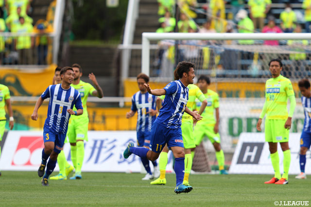 この日ヘディングで2ゴールを挙げた阪野 豊史（山形）【明治安田Ｊ２ 第18節 山形vs千葉】