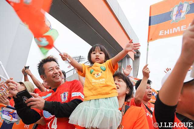がんばれ愛媛！小さなサポーターも全力応援！【明治安田Ｊ２ 第18節 愛媛vs大分】