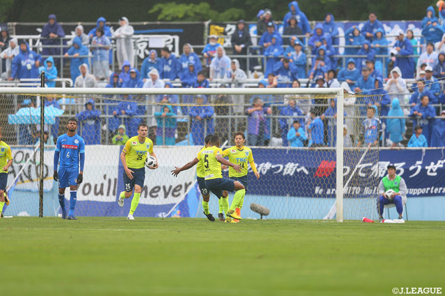 栃木は失点後すぐにオウンゴールという形で追いつくことに成功！【明治安田Ｊ２ 第18節 栃木vs水戸】