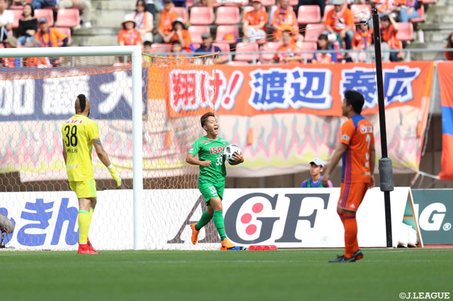 きれいな崩しから渡辺 皓太（東京Ｖ）が同点ゴールを決める【明治安田Ｊ２ 第18節 新潟vs東京Ｖ】