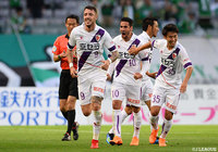 レンゾ ロペス（京都）が打点の高いヘディングシュートを決め、アウェイの京都が先制！【明治安田Ｊ２ 第19節 東京Ｖvs京都】