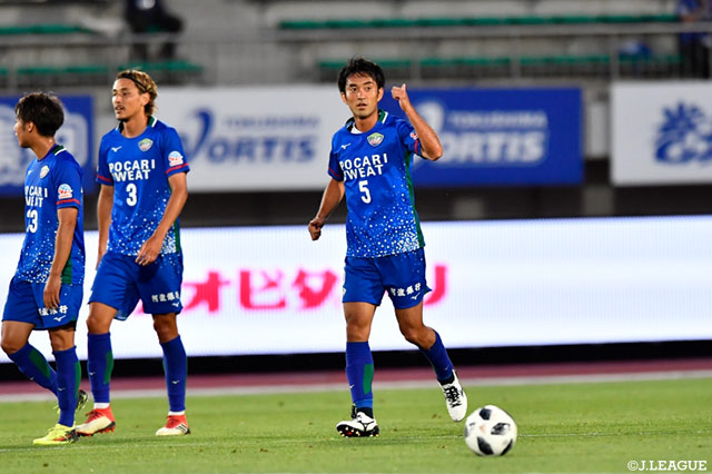 左サイドからのクロスを頭で流し込み先制点を挙げた石井 秀典（徳島）。これが今シーズン初得点となった【明治安田Ｊ２ 第19節 徳島vs山口】