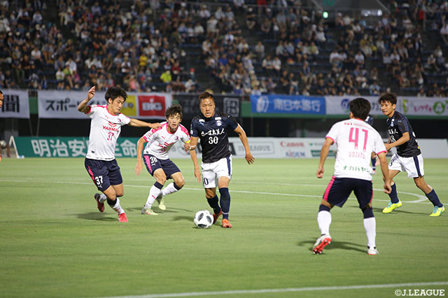 負傷した味方選手に代わって投入された萱沼 優聖（鹿児島）。献身的なプレーで勝利に貢献【明治安田Ｊ３ 第14節 鹿児島vsC大23】