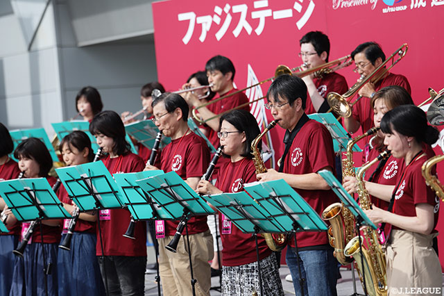 トマト銀行協賛デーにちなんでトマト銀行ブラスバンドによる生演奏が行われました♪【明治安田Ｊ２ 第19節 岡山vs横浜FC】