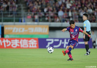 この試合でもプレースキッカーを務めた上田 康太（岡山）【明治安田Ｊ２ 第19節 岡山vs横浜FC】