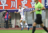 開始早々のセットプレーのチャンスから今津 佑太が右足の強烈なシュートを突き刺し、アウェイの甲府が先制に成功【明治安田Ｊ２ 第17節 新潟vs甲府】