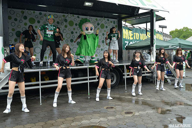 今日もキレッキレダンスのギッフィー！【明治安田Ｊ２ 第20節 岐阜vs山口】