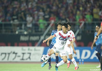 右サイドからのクロスに仲間 隼斗（岡山）がドンピシャで合わせるも惜しくも枠を捉えられない【明治安田Ｊ２ 第20節 讃岐vs岡山】